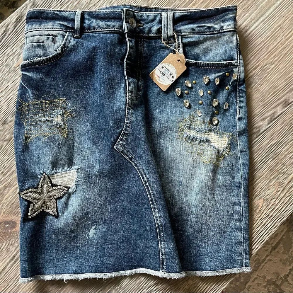 Guess Denim Blue Embellished Distressed Jean Mini Skirt Size 29 - Picture 13 of 13
